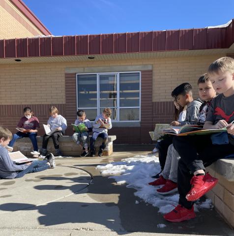 Mrs. Wilzbach's students reading outside