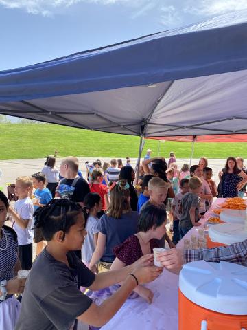 Rees students enjoying ice water and oranges after the fun run. 