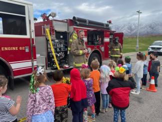 Students learning about local fire truck